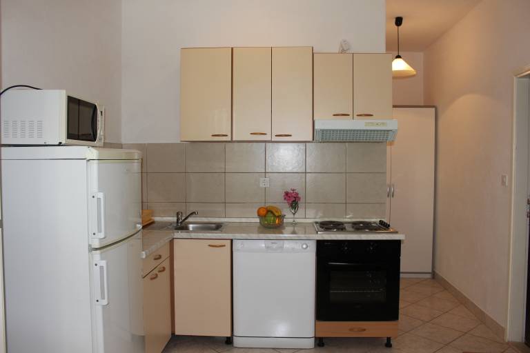 Fully equipped holiday apartment with garden, patio & barbecue | Sea view | Close to the beach | Pet-friendly — photo 4