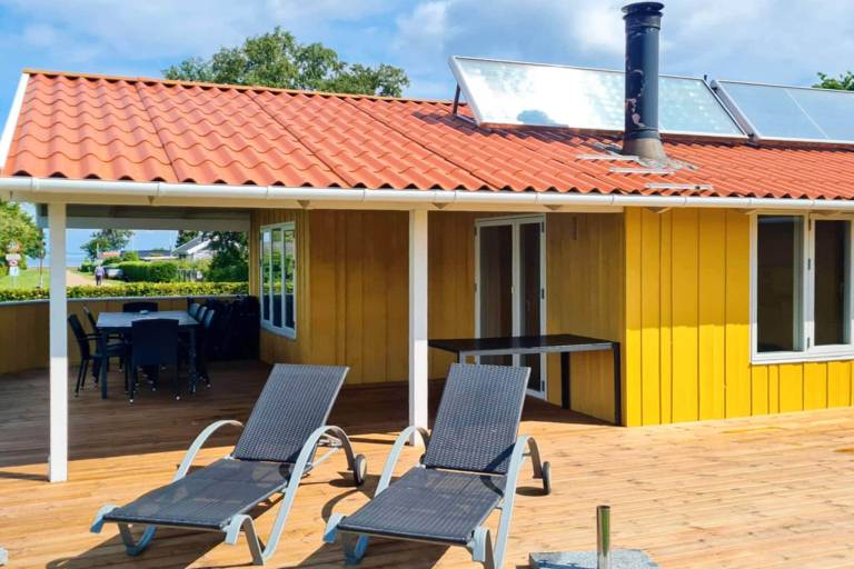 Vacation home with sauna, hot tub & terrace — photo 2