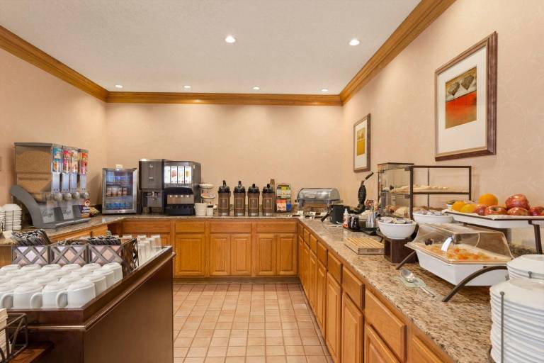 Country Inn & Suites by Radisson, Biloxi-Ocean Springs, MS — photo 4