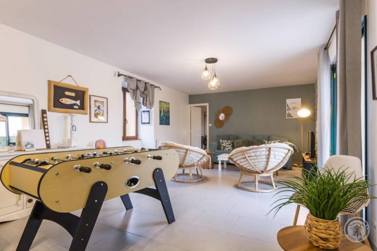 Gite with yard, patio & barbeque — photo 2
