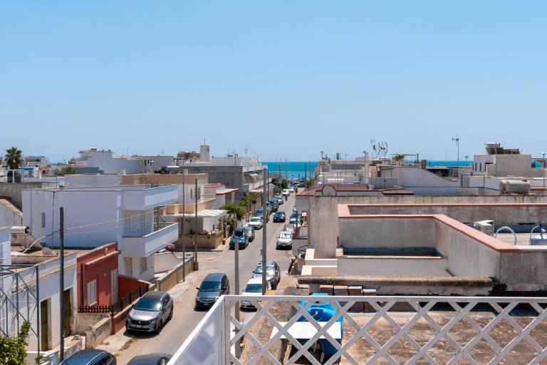 Vacation home with terrace | City view — photo 2