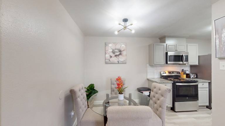 I040 – World Cup Stay - 18 min to AT&T - Sleeps 4 - Public Transit — photo 2
