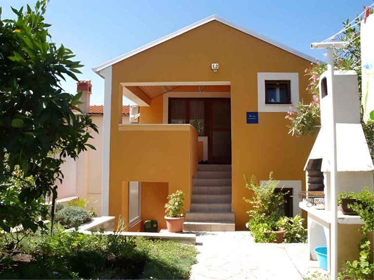 Holiday apartment with terrace in Mali Losinj