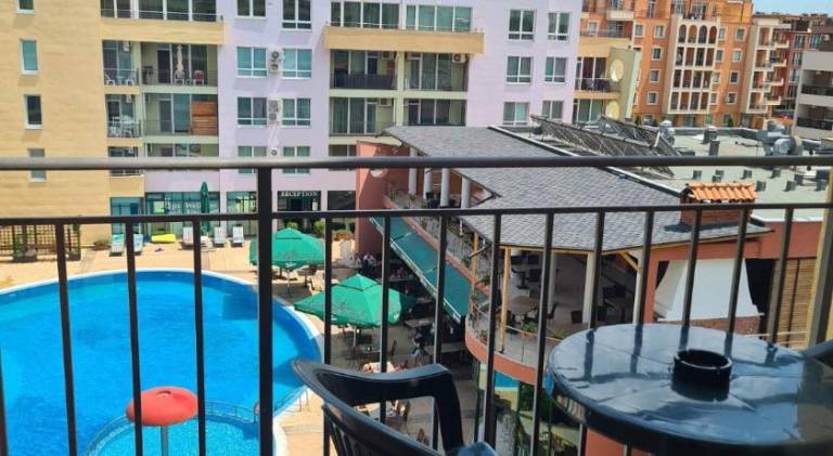 Serviced apartment with terrace, yard & hot tub — photo 5