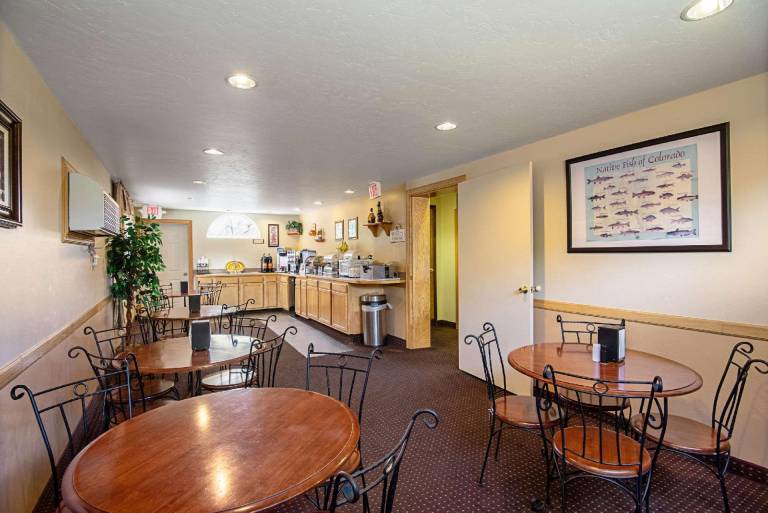Rodeway Inn Gunnison - Crested Butte — photo 4