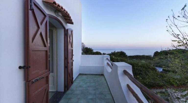 Pleasant vacation home with terrace & yard | Pet-friendly in Ventotene