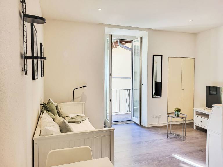 Apartment with patio — photo 3