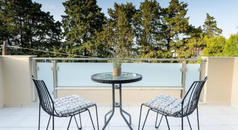 Comfortable 3-Bedroom Seaside Maisonette — photo 3