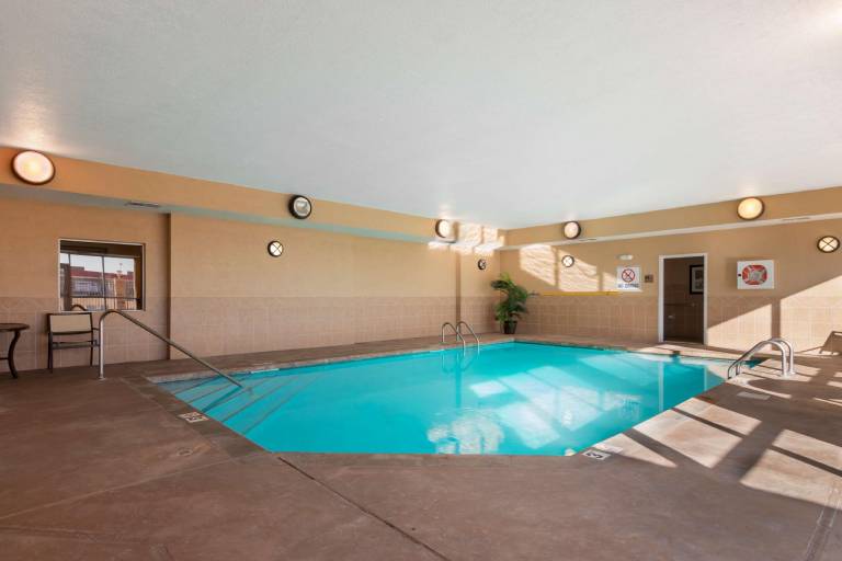 Best Western Plus Butterfield Inn — photo 2