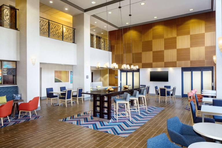 Hampton Inn by Hilton Garden City Long Island — photo 2
