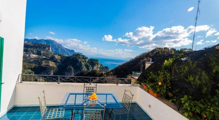 House with 2 rooms for 4 persons in Agerola