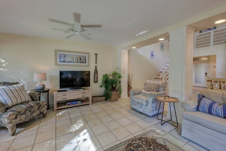 8 Lighthouse Road: Charming Villa Walk to Beach, Pool, Free Bikes — photo 3