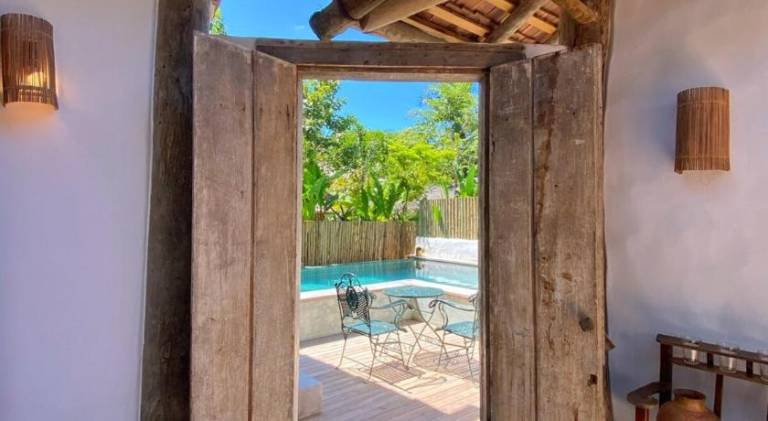 House with pool — photo 4