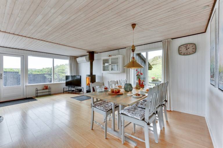 Vacation home with terrace | Water view — photo 2