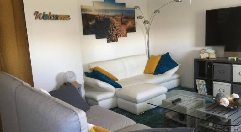 Serviced apartment with pool & patio | Dogs allowed — photo 2
