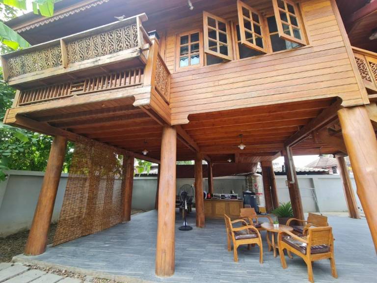 Vacation home with terrace, grill & yard | Garden view — photo 5