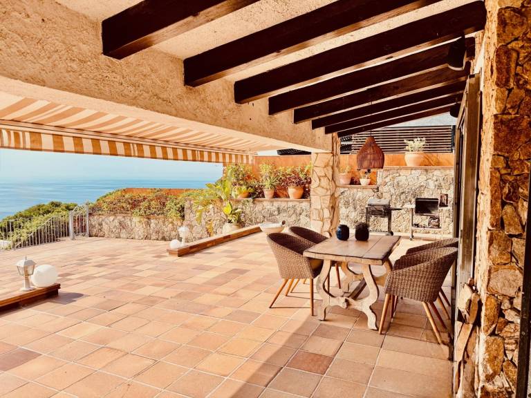 Villa with patio, barbecue & pool | Sea view | Beach nearby | Dogs allowed — photo 2