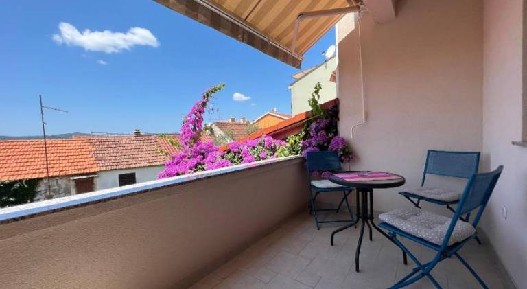 Holiday apartment with terrace — photo 4