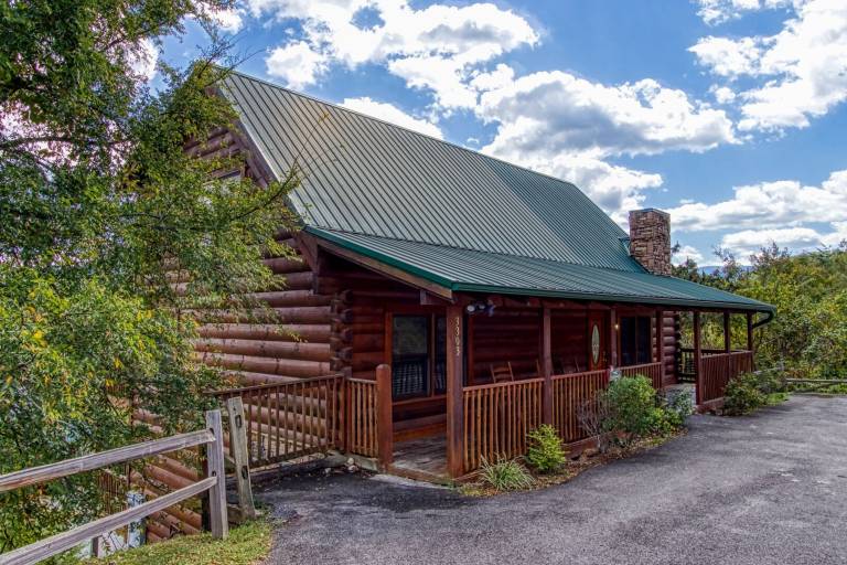 Family-oriented cabin with private pool | Dogs allowed — photo 3