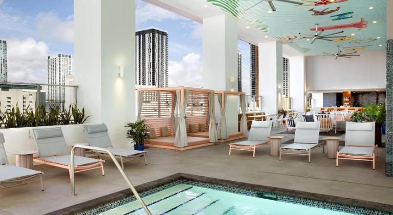 NEW Luxury Downtown Apartment - Gym Pool Workspace in Miami, FL