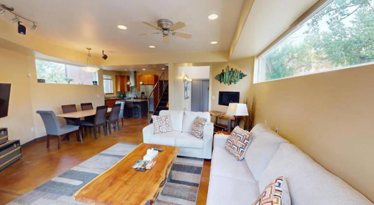 House with jacuzzi — photo 4