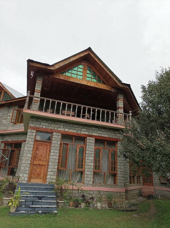 Villa with garden — photo 4