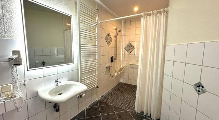 Serviced apartment with terrace & yard — photo 4