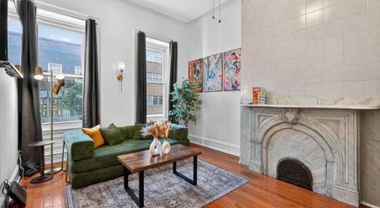 Sunny 1BR in Center City with King Sized Memory Foam Sofa Bed — photo 2