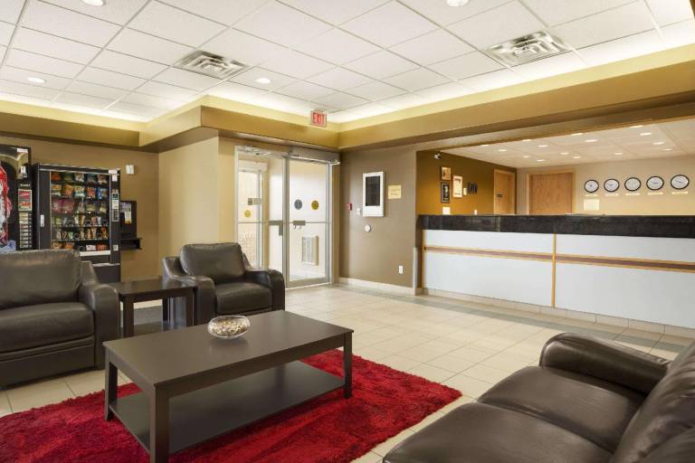 Super 8 By Wyndham Edmonton International Airport — photo 2