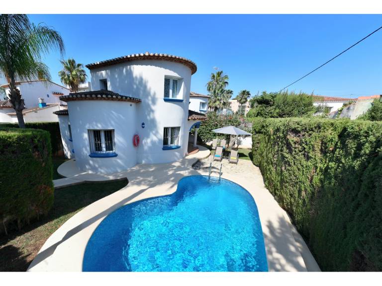 Villa with private pool, BBQ & terrace — photo 2