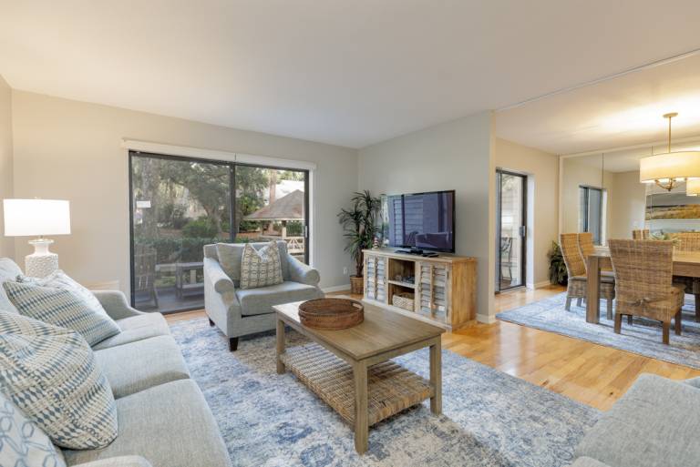 2233 Heritage: Walk to the RBC Heritage from this Pet Friendly Villa. — photo 2