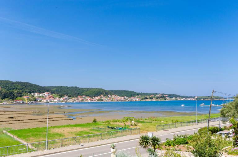 Charming apartment with yard & terrace | Sea view | Pets are welcome — photo 3