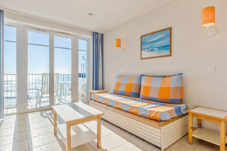 Condo with pool | Sea view — photo 3