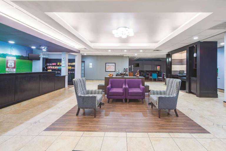 La Quinta Inn & Suites by Wyndham Tulsa Airpt / Expo Square — photo 3