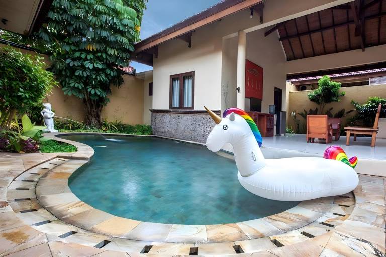 Villa with pool & hot tub in Kuta