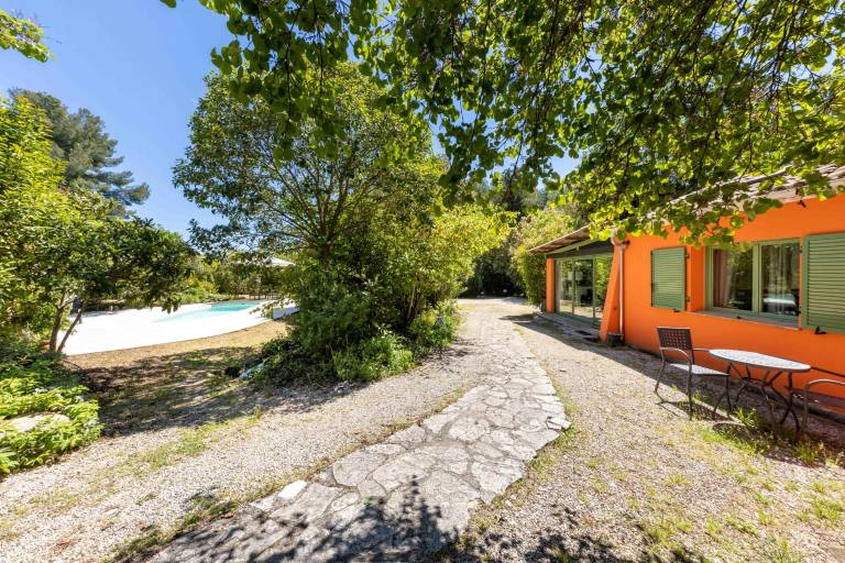 06BV: Quiet cottage with pool — photo 2