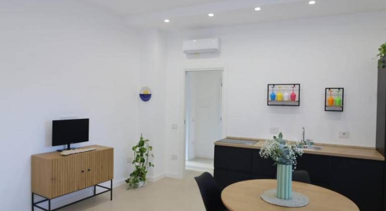 Apartment with patio — photo 2