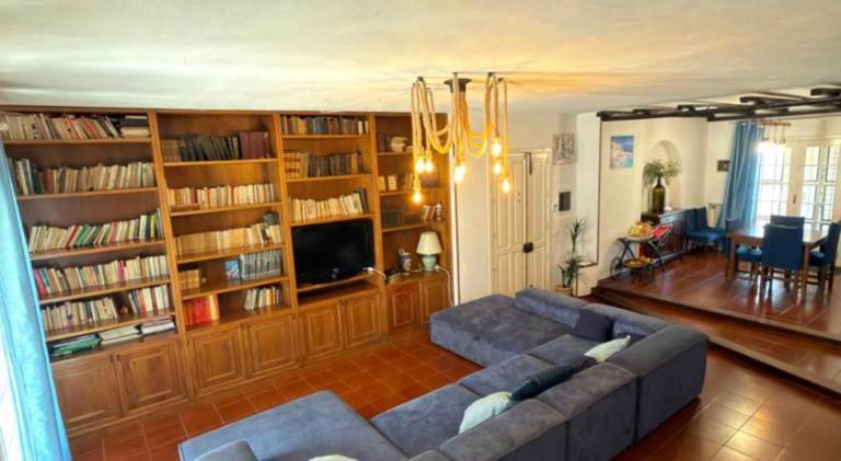 House with pool — photo 3