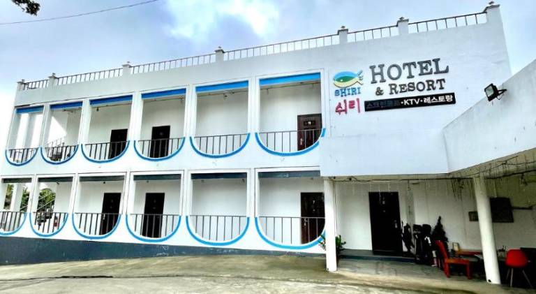 Shiri Hotel in Silang