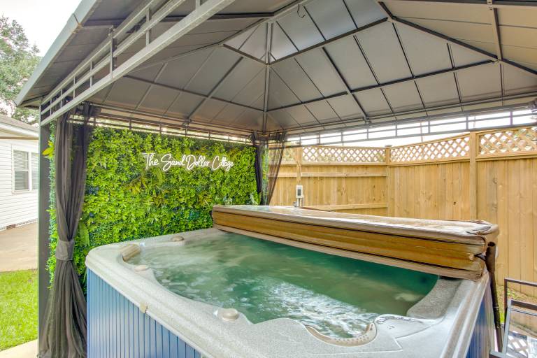 Walk to Beach, Gazebo w/ Hot Tub: Gulfport Gem! — photo 2