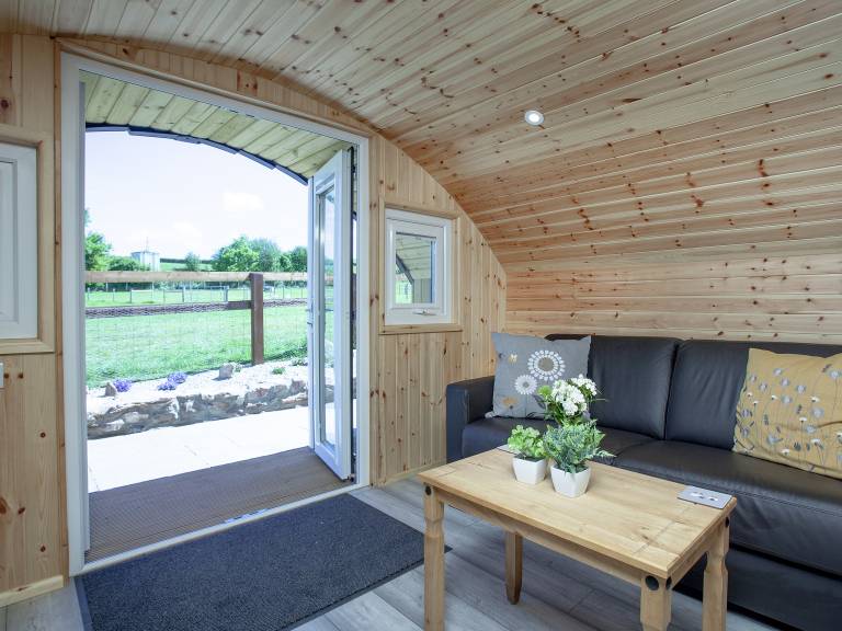 Cottage with barbecue & yard | River view — photo 2