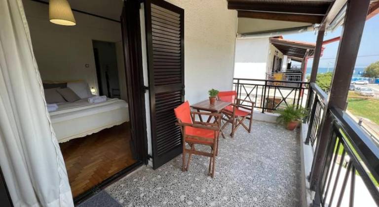 Vacation home with barbeque, patio & yard | Close to the beach | Suitable for remote work | Pets allowed — photo 4