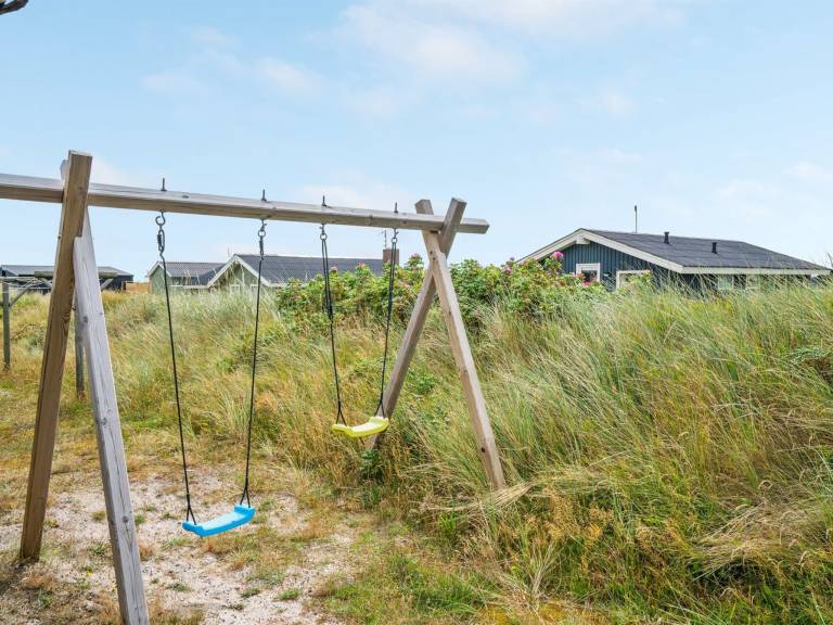 Vacation home with sauna, barbecue & patio — photo 4