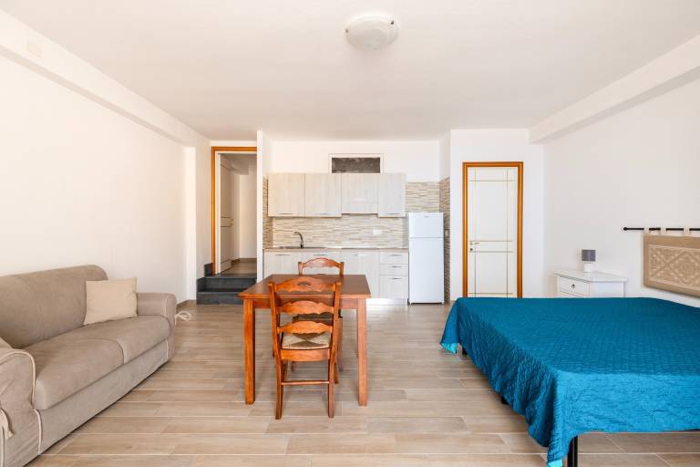 Rental apartment with patio — photo 4