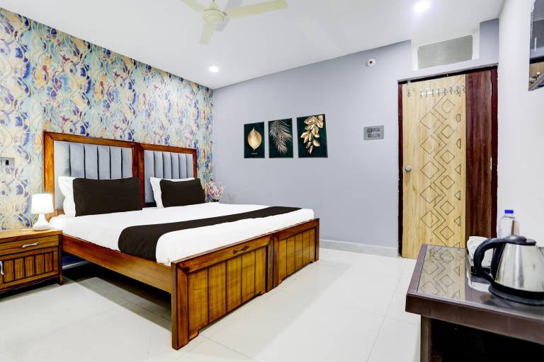 Super Townhouse VIP Hills Hitech City