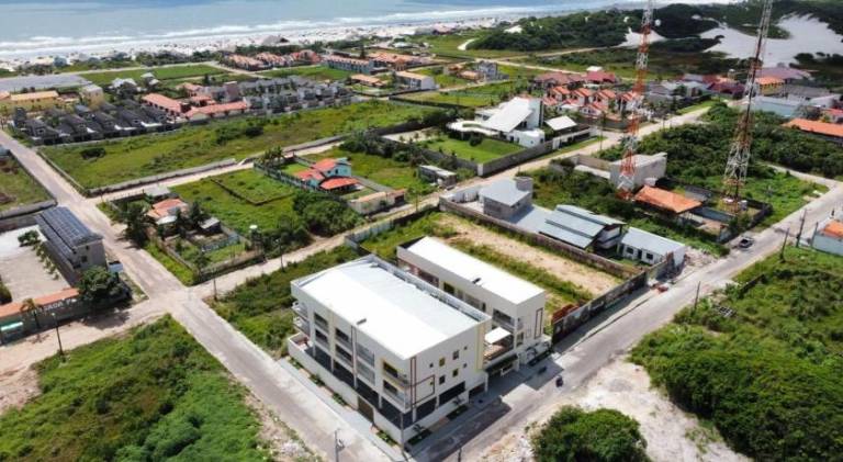 Pleasant vacation home with barbeque, patio & pool | Next to the beach | Pets allowed — photo 4