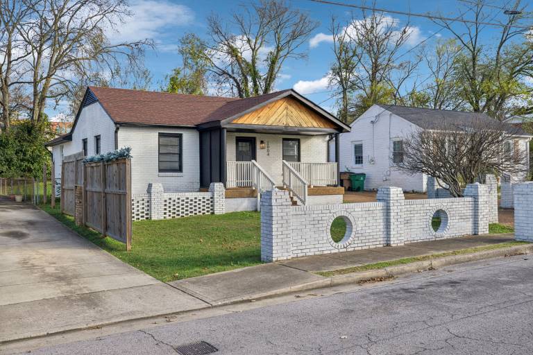 Modern Close to Downtown Nashville 3 Bed Home 30 Day