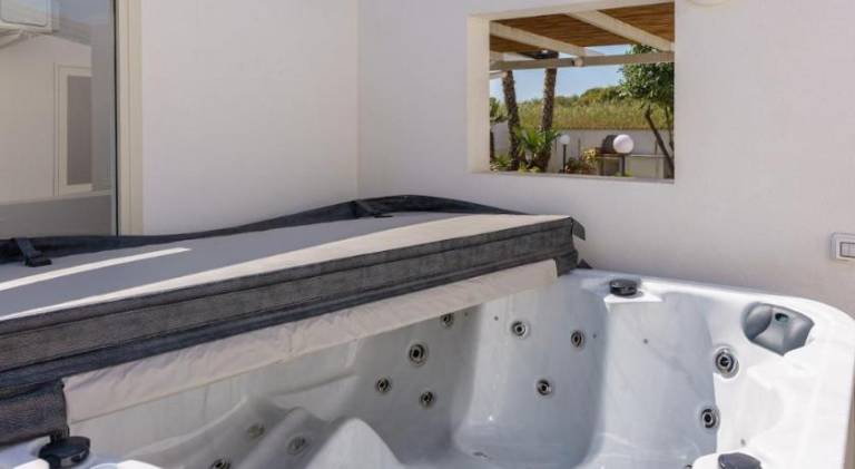 Villa with hot tub — photo 4