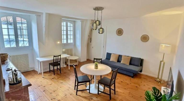 Holiday apartment with 1 room for 4 persons in Bizanos