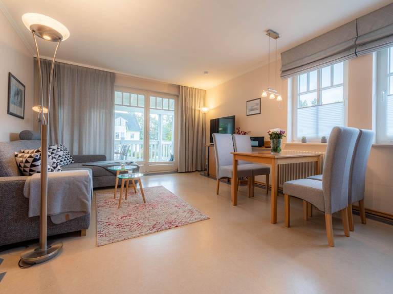 Komfort Ferienwohnung mit 1 Schlafzimmer und Balkon im Obergeschoss in Binz
